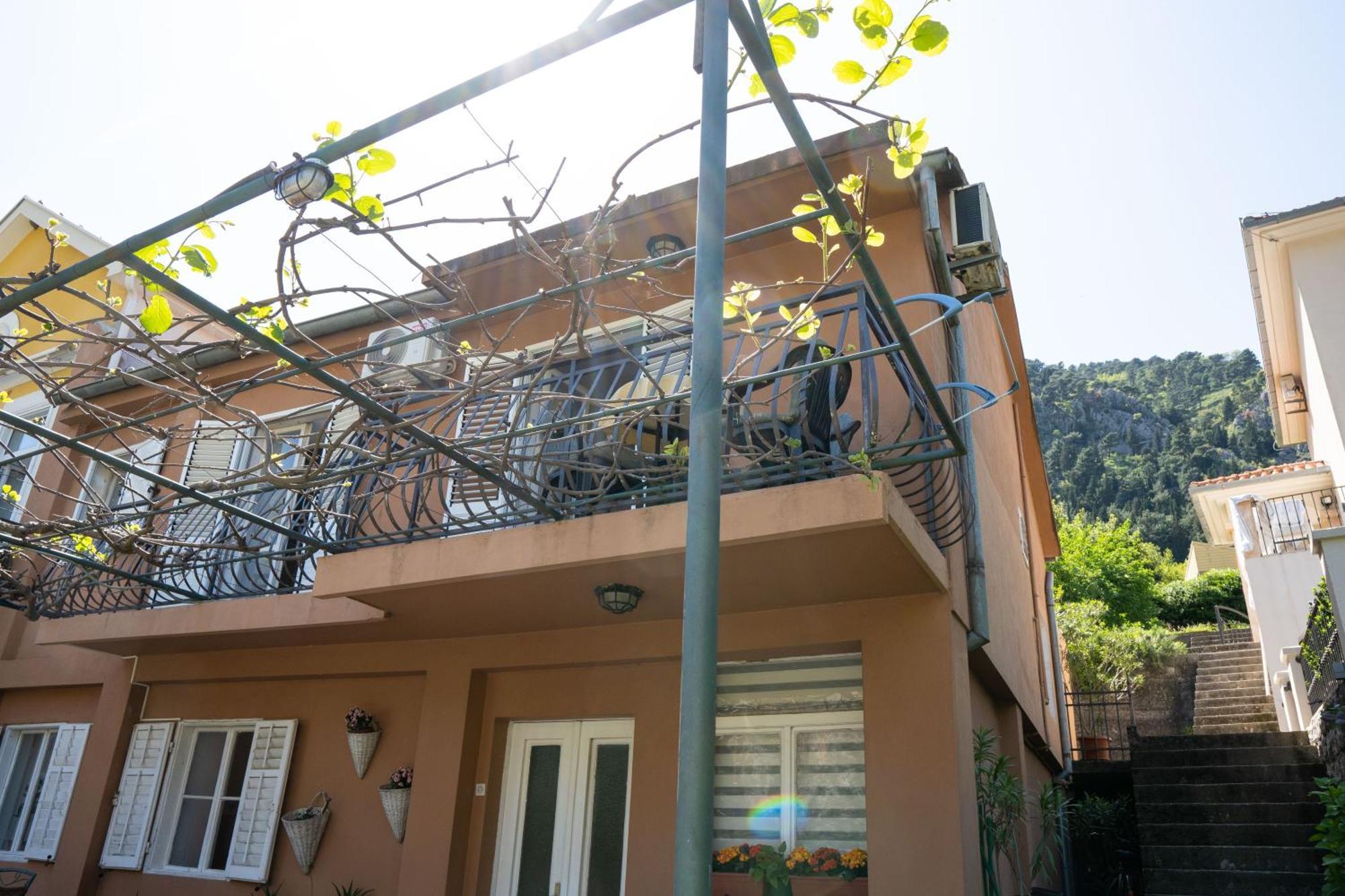 M&B Apartment Cattaro Esterno foto